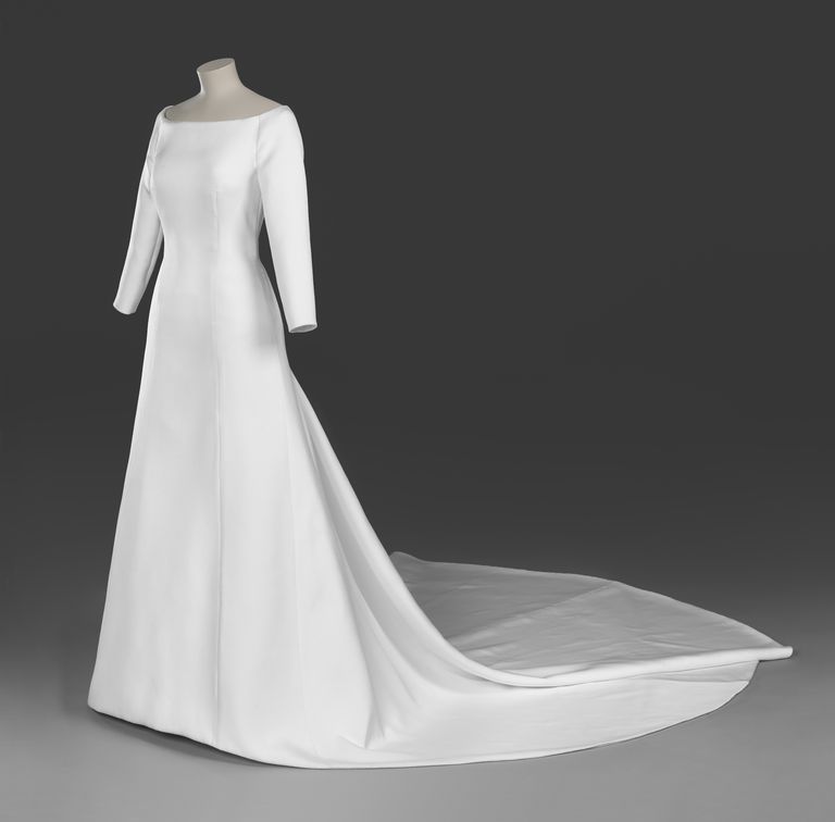 meghan-markle-wedding-dress-1535470515